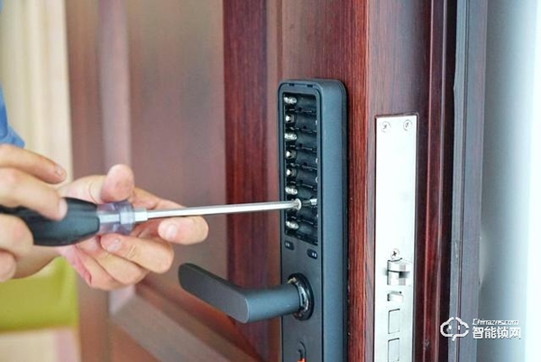 小米智能門鎖E上手：高性價比+體驗才是王道