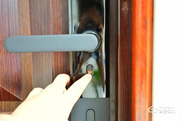 小米智能門鎖E上手：高性價比+體驗才是王道