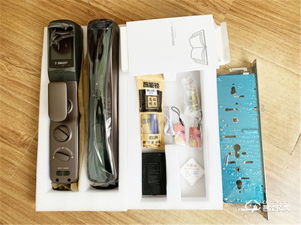 指紋鎖好用嗎？親歷特科恩可視智能鎖測評找到了答案