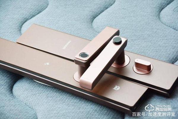 首創(chuàng)行業(yè)呼吸燈設(shè)計，斑點貓Z3智能指紋鎖實測體驗，顏值擔(dān)當(dāng)者