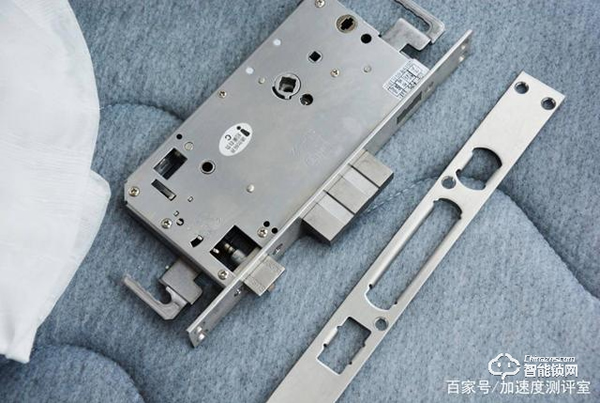 首創(chuàng)行業(yè)呼吸燈設(shè)計，斑點貓Z3智能指紋鎖實測體驗，顏值擔(dān)當(dāng)者