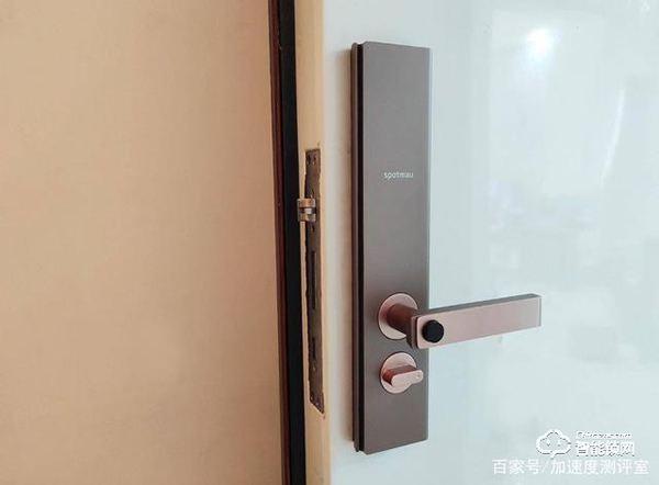 首創(chuàng)行業(yè)呼吸燈設(shè)計，斑點貓Z3智能指紋鎖實測體驗，顏值擔(dān)當(dāng)者