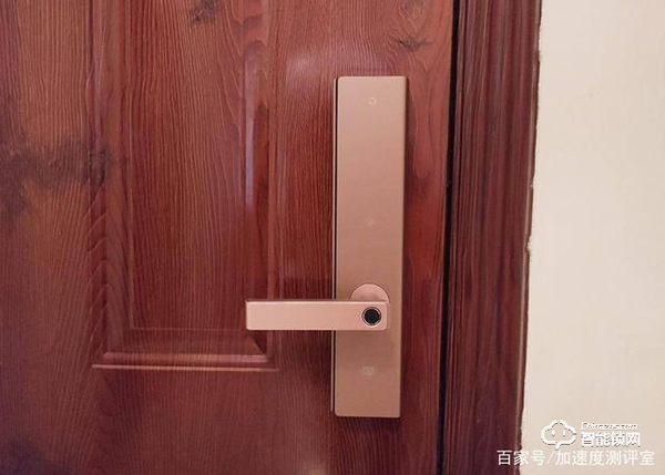 首創(chuàng)行業(yè)呼吸燈設(shè)計，斑點貓Z3智能指紋鎖實測體驗，顏值擔(dān)當(dāng)者
