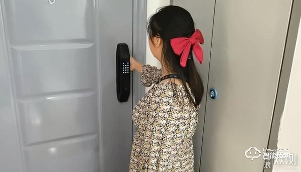 拒絕花里胡哨，德施曼小嘀Q3H智能指紋鎖體驗