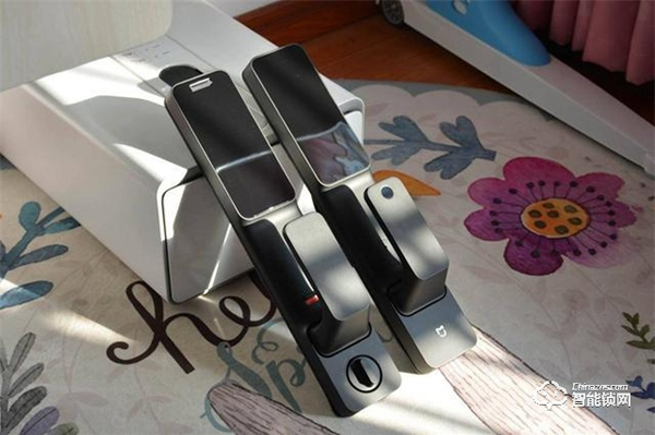 米家推拉式指紋鎖評測：顏值與實力共存，6種開鎖方式全家通用