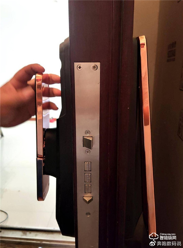 3D人臉識別開門,給家全方位守護:德施曼R8人臉智能鎖體驗 3D人臉識別開門,給家全方位守護:德施曼R8人臉智能鎖體驗