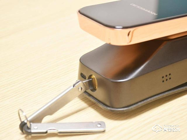 程序員給防盜門加裝3D人臉識別，人到門前自動開鎖，無光也能識別