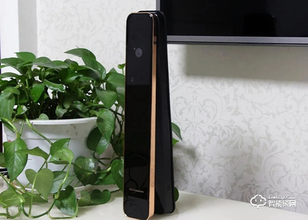 安全等級(jí)高，支持人臉識(shí)別、假鎖報(bào)警，德施曼R8智能鎖評(píng)測(cè)