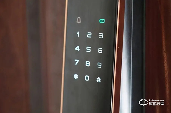 安全等級(jí)高，支持人臉識(shí)別、假鎖報(bào)警，德施曼R8智能鎖評(píng)測(cè)