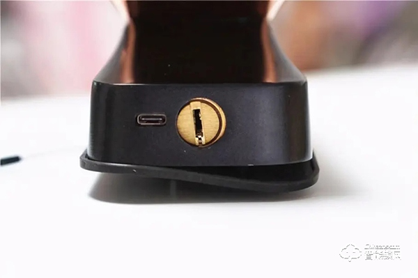 安全等級(jí)高，支持人臉識(shí)別、假鎖報(bào)警，德施曼R8智能鎖評(píng)測(cè)