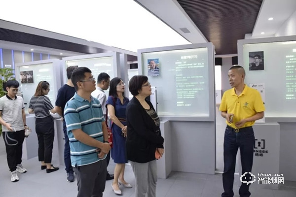 中國(guó)智能鎖行業(yè)考察團(tuán)走進(jìn)楊格