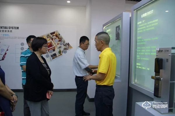 中國(guó)智能鎖行業(yè)考察團(tuán)走進(jìn)楊格