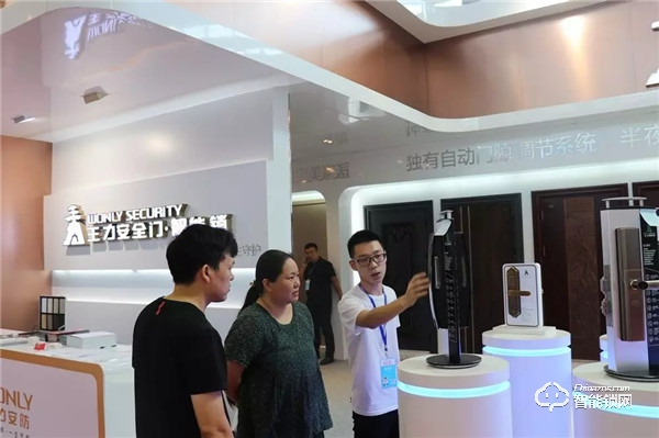 王力智能產(chǎn)品驚艷五金博覽會