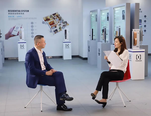 廣東電視臺(tái)《風(fēng)云粵商》欄目走進(jìn)智能門鎖知名企業(yè)楊格智控