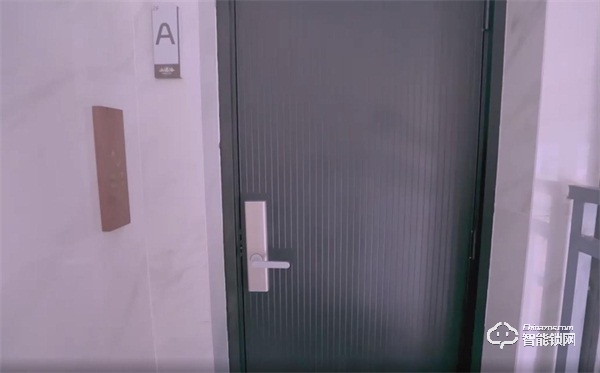 科技達人王自如直播帶貨鹿客智能鎖，直擊618底價