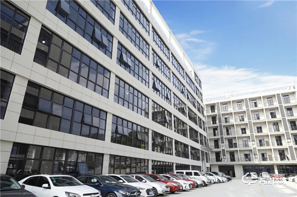 VOC智能辦公樣板領(lǐng)先行業(yè)，探秘“新基建”賦能的“智慧工廠”