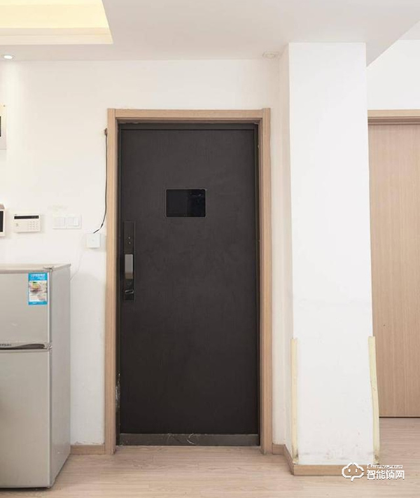 一個門重85KG，小米有品上架，嵌入式智能鎖，自帶10寸屏