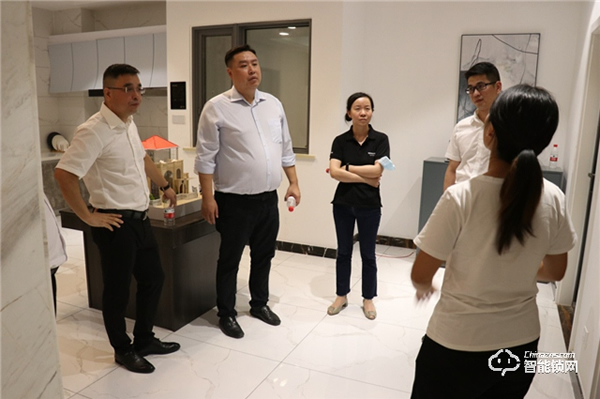 西門子產品管理總監齊宇到王力考察