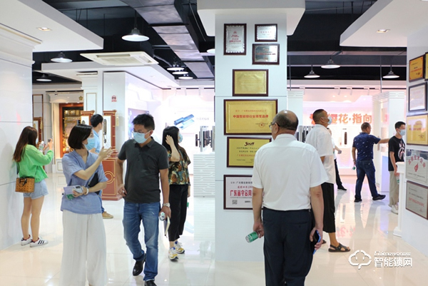 質量標桿企業參觀學習交流團蒞臨櫻花智能鎖總部考察交流