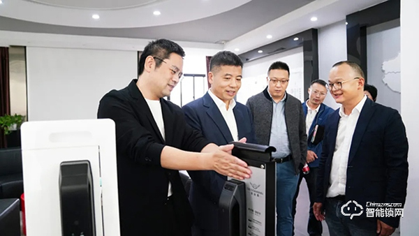 杭州市濱江區區委書記王敏帶隊調研德施曼，強調政企聯動，共同打造濱江智能鎖百億產業