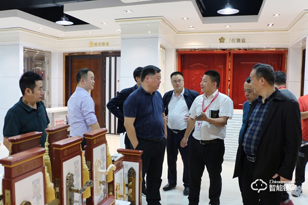 湖南江華赴粵港澳大灣區招商考察團蒞臨櫻花智能鎖考察交流