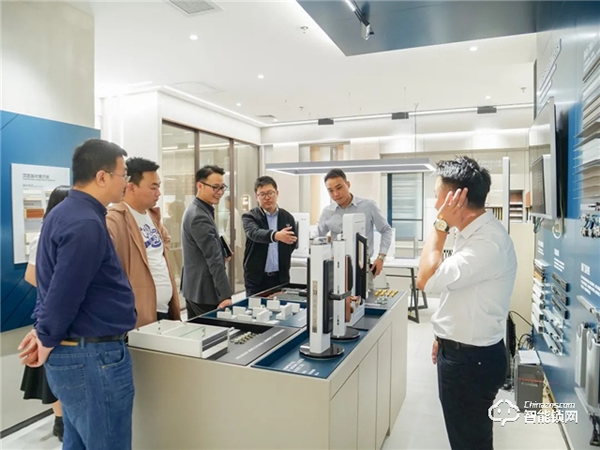 強強聯合，共創輝煌 | 龍湖地產高層到訪頂固，共謀未來深度發展