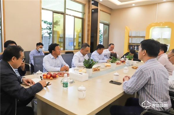 寧夏海原縣縣委領導一行參觀考察皇家金盾人臉鎖生產基地