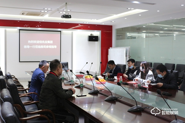 佳兆業(yè)科創(chuàng)集團(tuán)領(lǐng)導(dǎo)一行蒞臨櫻花智能鎖參觀(guān)考察