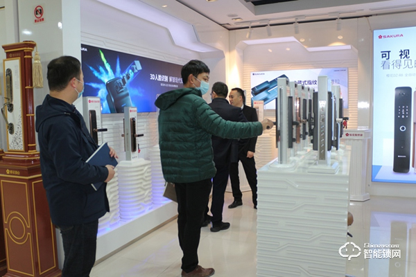 星河地產(chǎn)集團(tuán)領(lǐng)導(dǎo)一行蒞臨櫻花智能鎖參觀交流