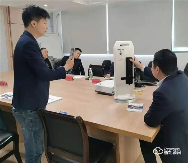 初到科技領導一行蒞臨科裕智能鎖參觀交流