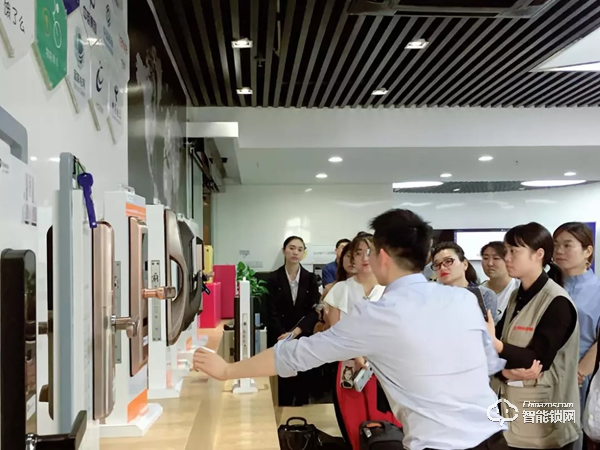 飛利浦自帶流量成智能鎖高端品牌 艾特完成全屋智能布局 物聯(lián)鎖-智能車鎖及智能掛鎖隱形冠軍