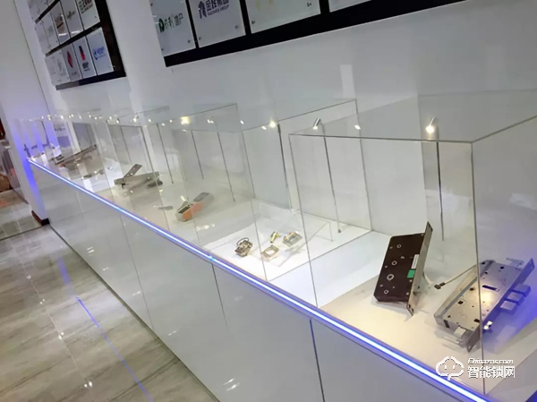 堅朗海貝斯用心打磨產品、皇家金盾年產能達40萬、銳吉將攜多款魔鏡亮相建博會