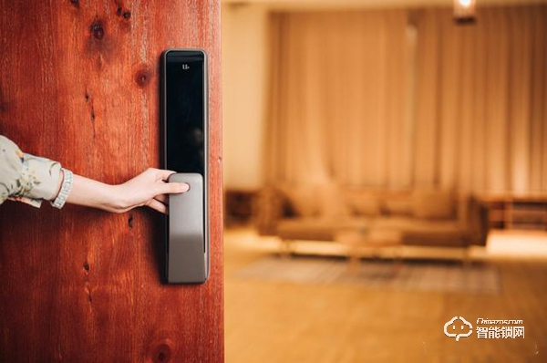 專家評面部識別智能門鎖：現階段安全系數低，還是選靠譜的