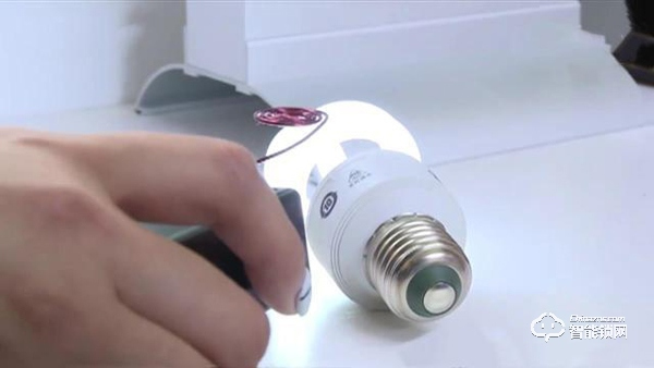 數(shù)千元買的智能鎖變“智障鎖” “有家難回”真鬧心 數(shù)千元買的智能鎖變“智障鎖” “有家難回”真鬧心