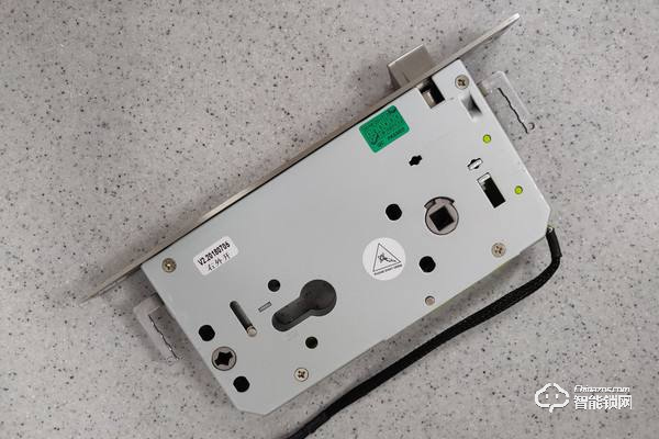 智能鎖鎖體：不銹鋼與鋅合金優缺點分析