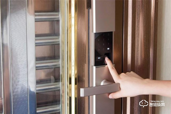 智能門鎖怎么選？別聽導購忽悠，關注這幾個方面就夠了！