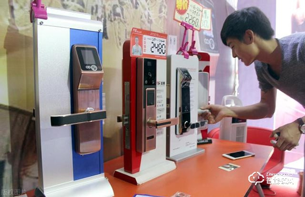 智能門鎖怎么選？別聽導購忽悠，關注這幾個方面就夠了！