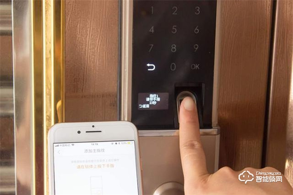 智能門鎖怎么選？別聽導購忽悠，關注這幾個方面就夠了！