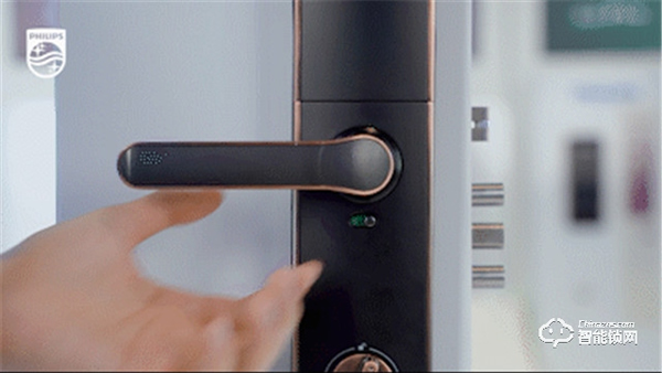 如何預防貓眼開鎖？換把飛利浦智能鎖就夠了