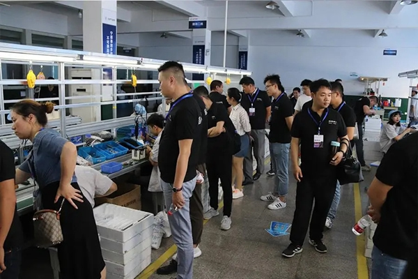 “隱貴房企”升龍集團蒞臨超人科技參觀考察