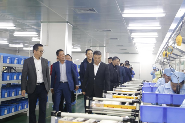 溫州甌海區領導一行人蒞臨琨山智能鎖生產工廠參觀指導