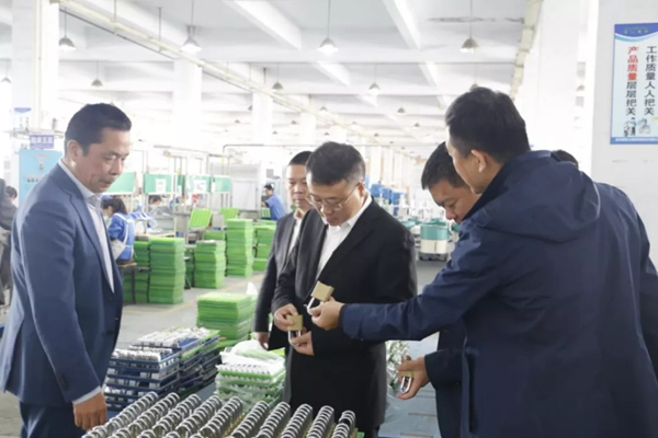 溫州甌海區領導一行人蒞臨琨山智能鎖生產工廠參觀指導