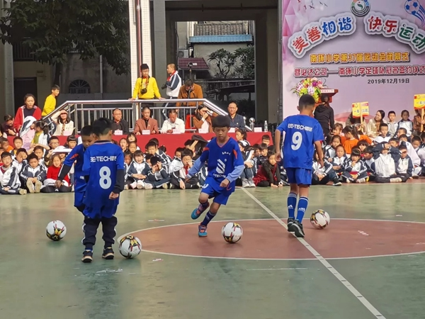 必達連續三年贊助南環小學足球隊