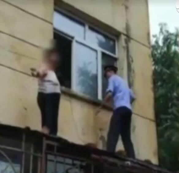 為什么要給父母買一把指紋鎖？這兩個忘帶鑰匙的新聞就是答案