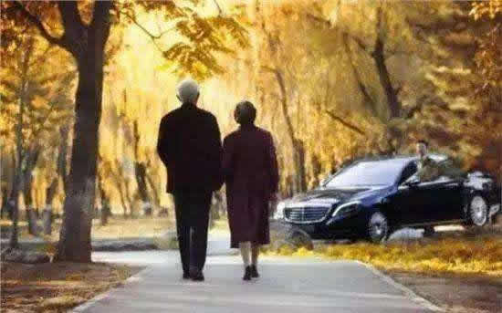 為什么要給父母買一把指紋鎖？這兩個忘帶鑰匙的新聞就是答案