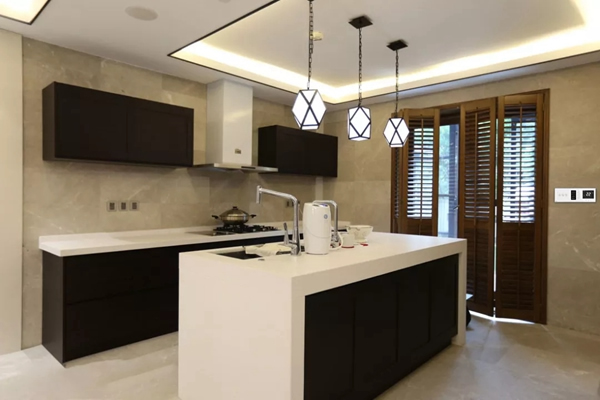 紫光物聯(lián)智能家居CEO葉龍到訪業(yè)主家庭調(diào)研產(chǎn)品效果