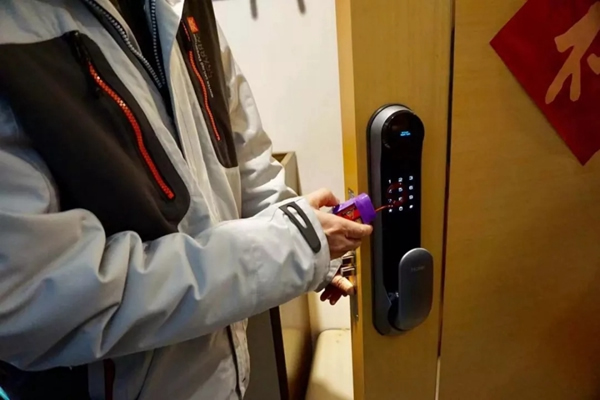 海爾智慧家居智能鎖貼心安全，治愈強迫癥