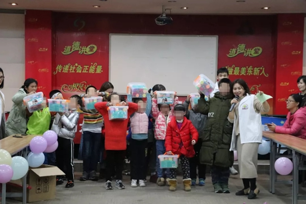 德施曼小嘀云智能鎖“曼步星空”歌舞會(huì)開啟2019溫暖新春