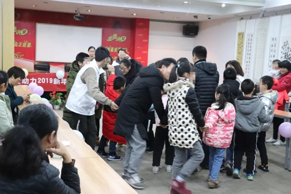 德施曼小嘀云智能鎖“曼步星空”歌舞會(huì)開啟2019溫暖新春