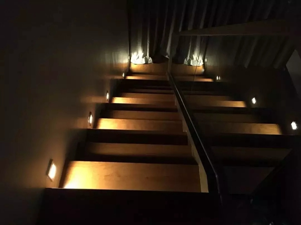 南京物聯(lián)智能家居全屋智能系統(tǒng)下的復(fù)式別墅